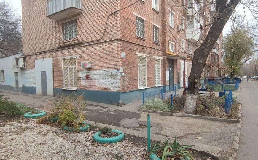 Помещение с отдельным входом на 1 линии фото