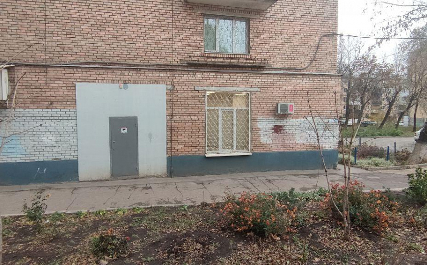 Помещение с отдельным входом на 1 линии фото