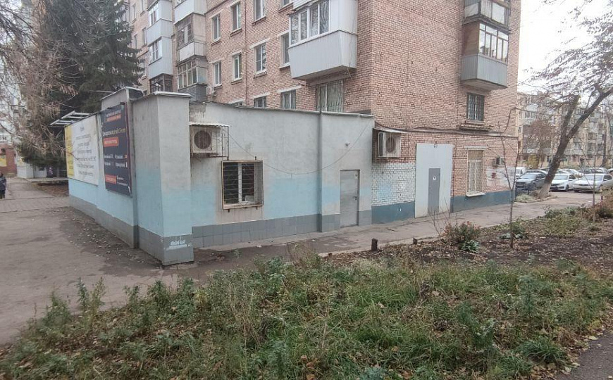 Помещение с отдельным входом на 1 линии фото