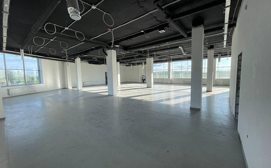 На втором этаже в ТЦ,547 кв.м фото