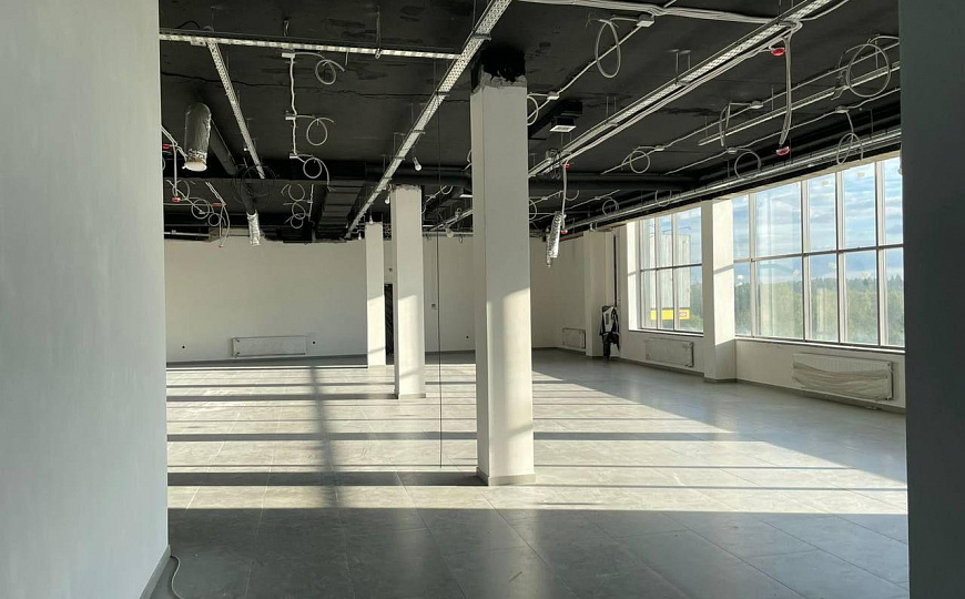 На втором этаже в ТЦ,547 кв.м фото