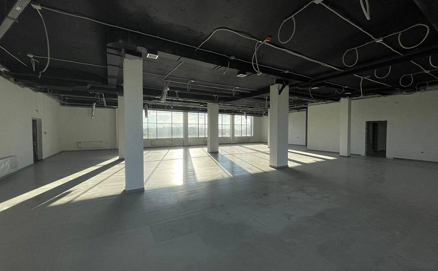 На втором этаже в ТЦ,547 кв.м фото