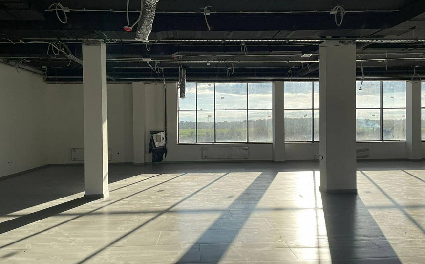 На втором этаже в ТЦ,547 кв.м фото