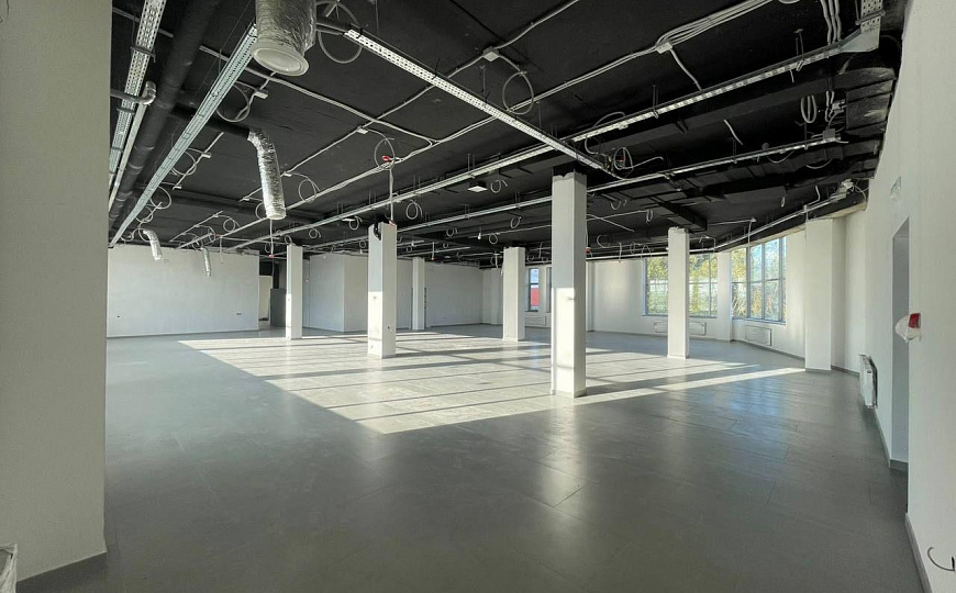 На втором этаже в ТЦ,547 кв.м фото