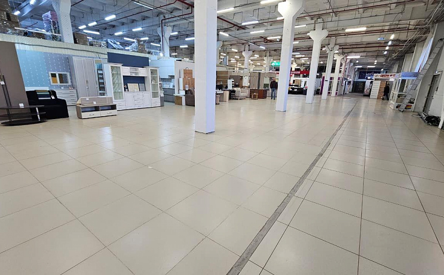 Сдам торговое помещение 300 м² фото