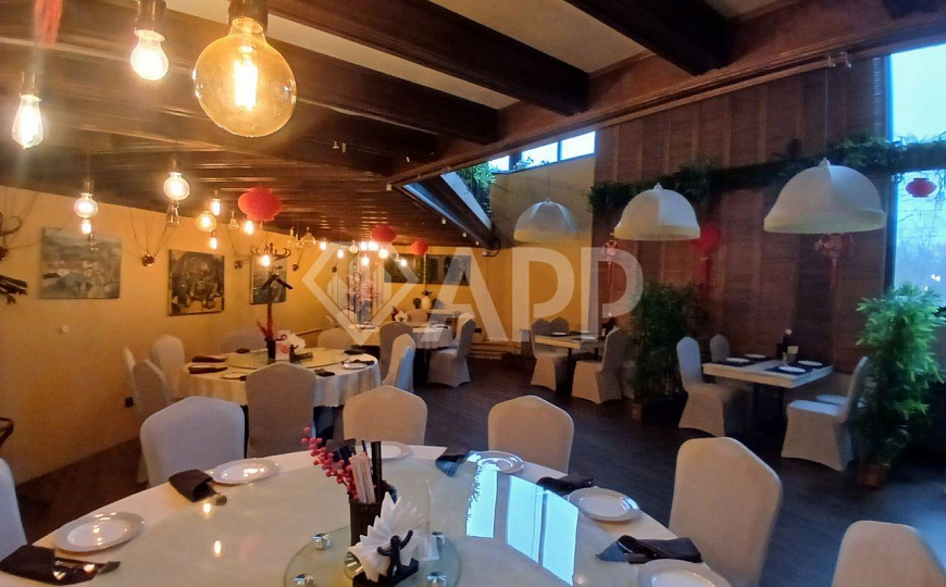 Отличное помещение ресторана фото