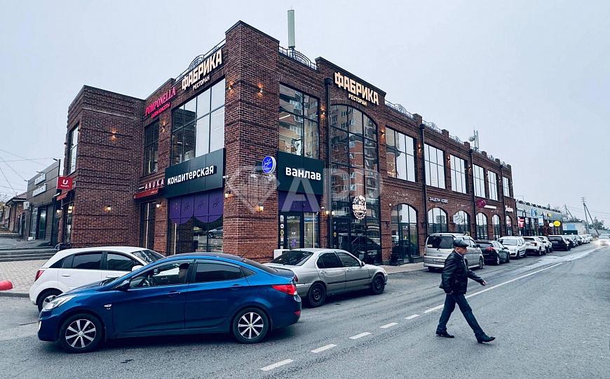 Соседи федеральные сети/трафик/панорама/выс потолки/несколько входов фото