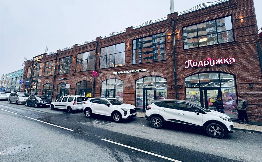 Соседи федеральные сети/трафик/панорама/выс потолки/несколько входов фото