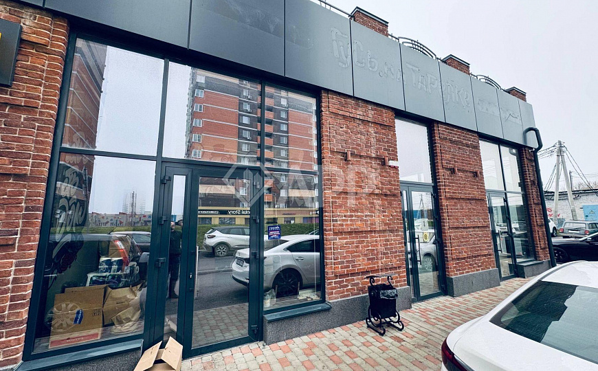 Соседи федеральные сети/трафик/панорама/выс потолки/несколько входов фото