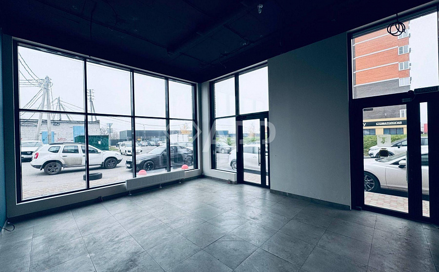 Соседи федеральные сети/трафик/панорама/выс потолки/несколько входов фото