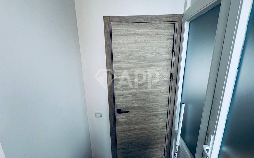 Соседи федеральные сети/трафик/панорама/выс потолки/несколько входов фото