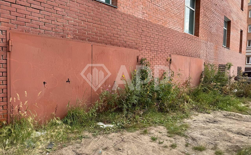 Здание в центре левого берега, 624 м² фото