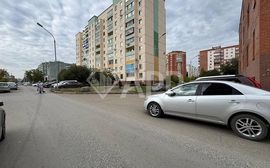 Здание в центре левого берега, 624 м² фото