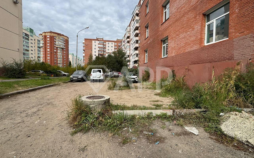Здание в центре левого берега, 624 м² фото