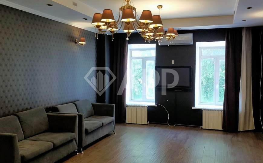 В центре под кафе, ресторан, бар, клуб фото