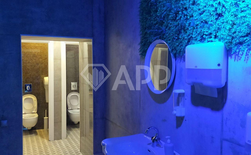 В центре под кафе, ресторан, бар, клуб фото