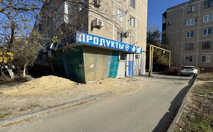 Просторное помещение с витринами 110 м² фото