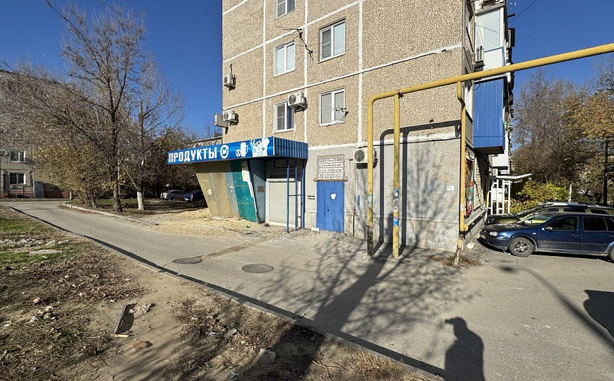 Просторное помещение с витринами 110 м² фото