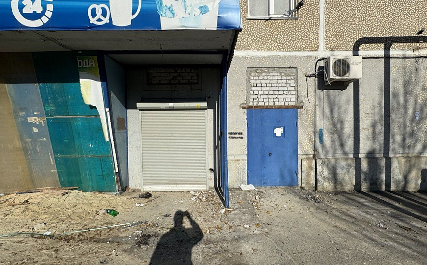 Просторное помещение с витринами 110 м² фото