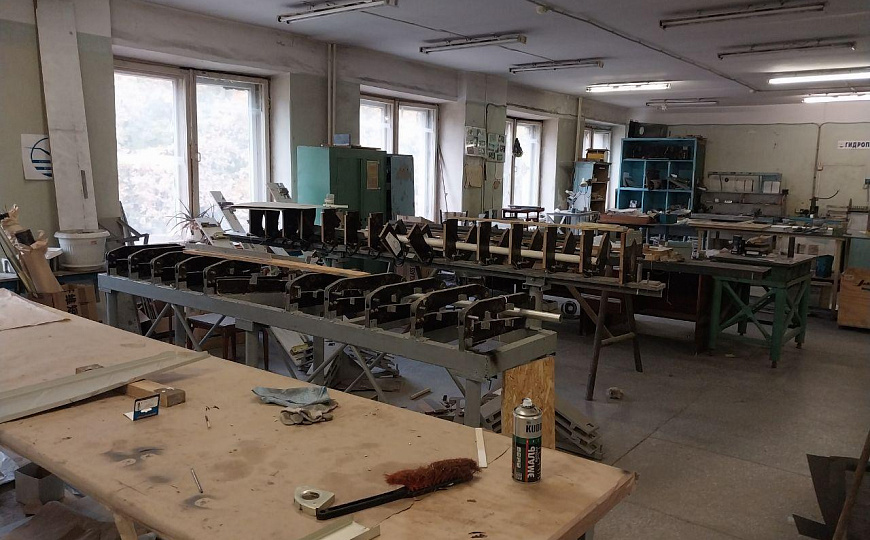 Здание, 3 этажа, с землей. 2876 кв.м фото