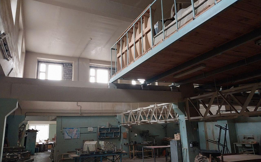 Здание, 3 этажа, с землей. 2876 кв.м фото