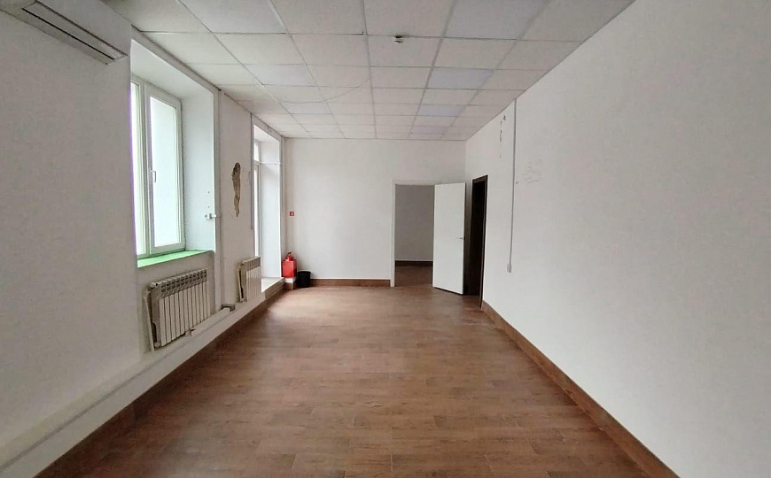 Помещение 36 м с отдельным входом. фото