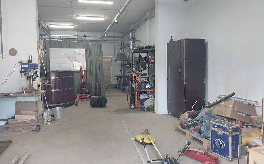 Производственное помещение, 200 м² на земле 6,6 соток фото