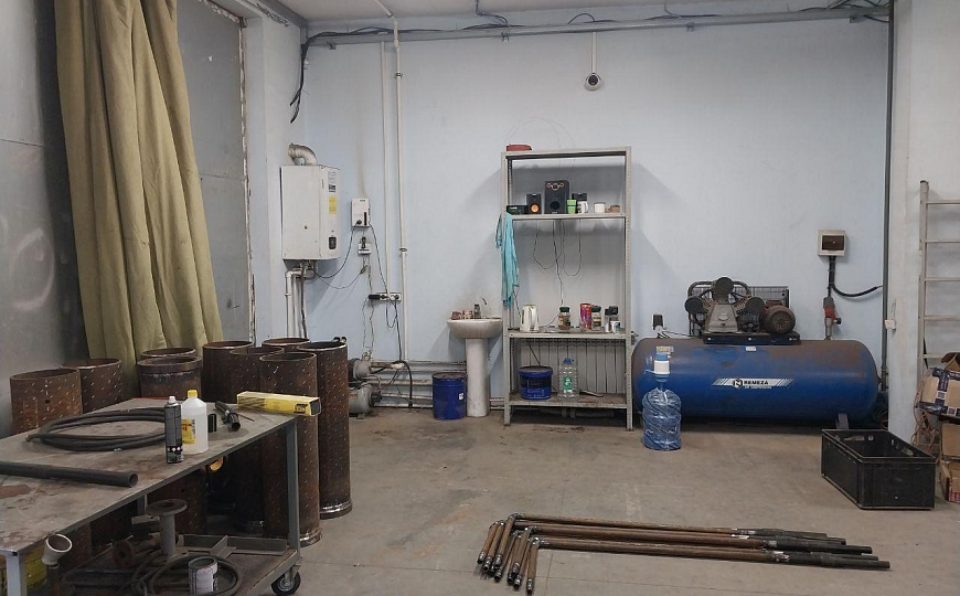 Производственное помещение, 200 м² на земле 6,6 соток фото