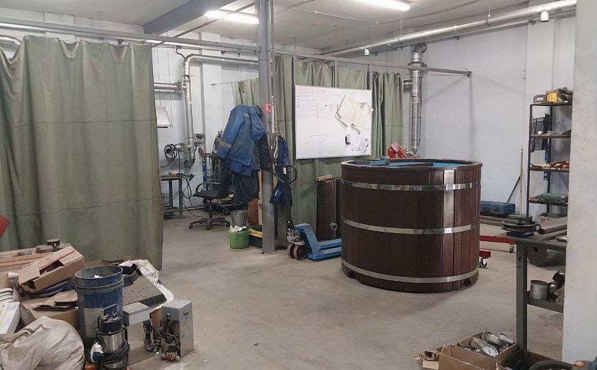 Производственное помещение, 200 м² на земле 6,6 соток фото