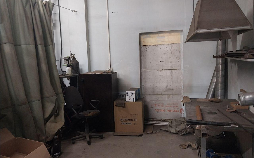 Производственное помещение, 200 м² на земле 6,6 соток фото