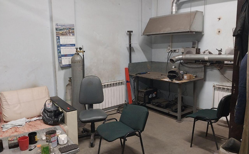 Производственное помещение, 200 м² на земле 6,6 соток фото