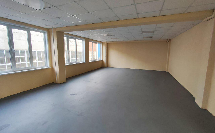 Помещения 339, 91 и 38 кв. м.. фото