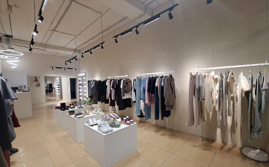 Магазин, салон красоты в центре города, 77 м2 фото