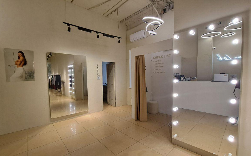 Магазин, салон красоты в центре города, 77 м2 фото
