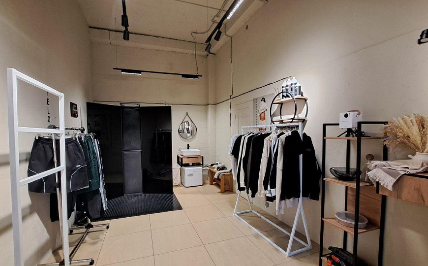 Магазин, салон красоты в центре города, 77 м2 фото