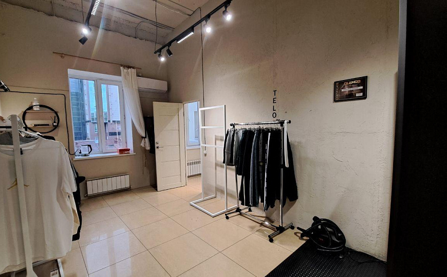 Магазин, салон красоты в центре города, 77 м2 фото