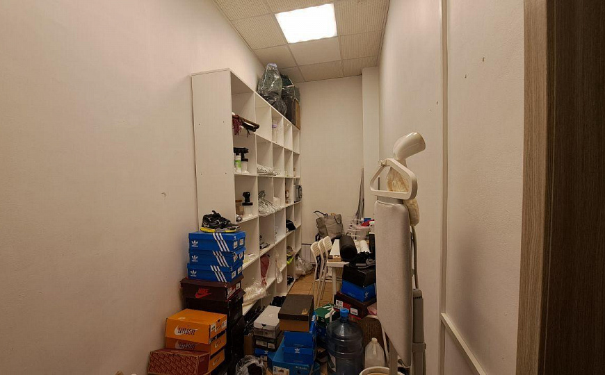 Магазин, салон красоты в центре города, 77 м2 фото