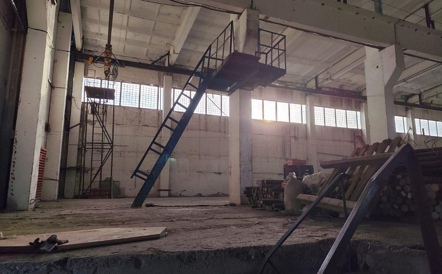 Холодный склад 2500м² с кран-балками фото