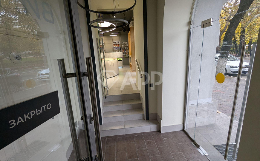 Сдаю 1 этаж 1 линия 53 м² с ремонтом в центре фото