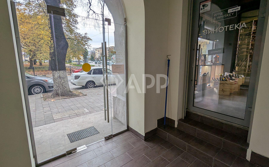 Сдаю 1 этаж 1 линия 53 м² с ремонтом в центре фото