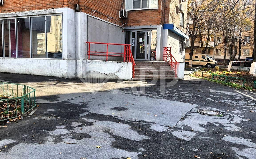 Собственник/Парковка/Готовый ремонт/Рядом банк/Большой трафик/вход с улицы/Все коммуникации/Отоплени фото