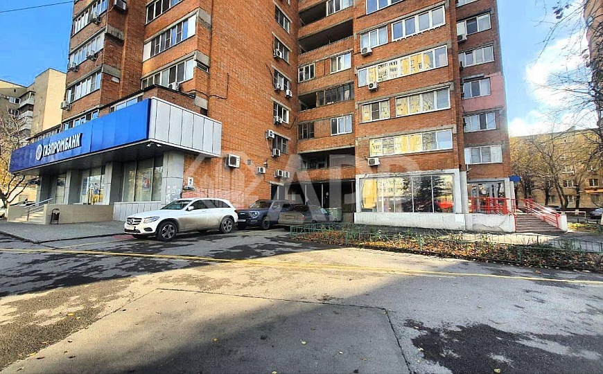 Собственник/Парковка/Готовый ремонт/Рядом банк/Большой трафик/вход с улицы/Все коммуникации/Отоплени фото