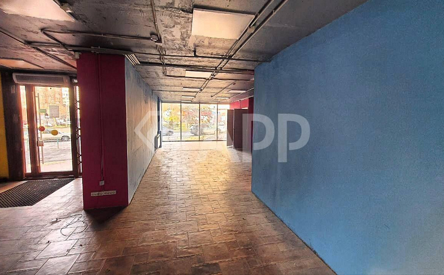 Собственник/Парковка/Готовый ремонт/Рядом банк/Большой трафик/вход с улицы/Все коммуникации/Отоплени фото