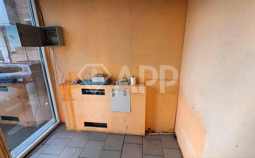 Собственник/Парковка/Готовый ремонт/Рядом банк/Большой трафик/вход с улицы/Все коммуникации/Отоплени фото