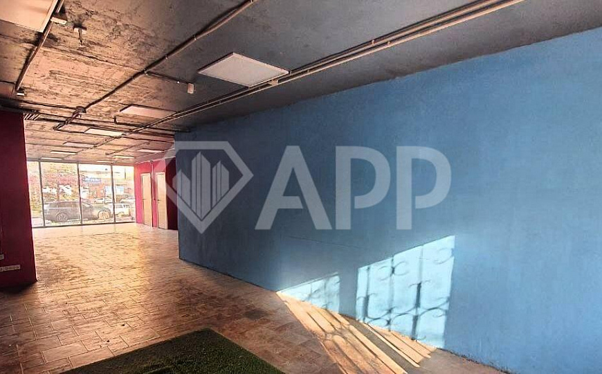 Собственник/Парковка/Готовый ремонт/Рядом банк/Большой трафик/вход с улицы/Все коммуникации/Отоплени фото