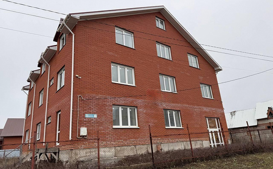 Здание на красной линии фото