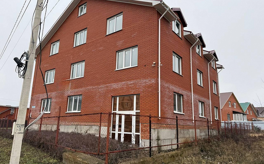 Здание на красной линии фото