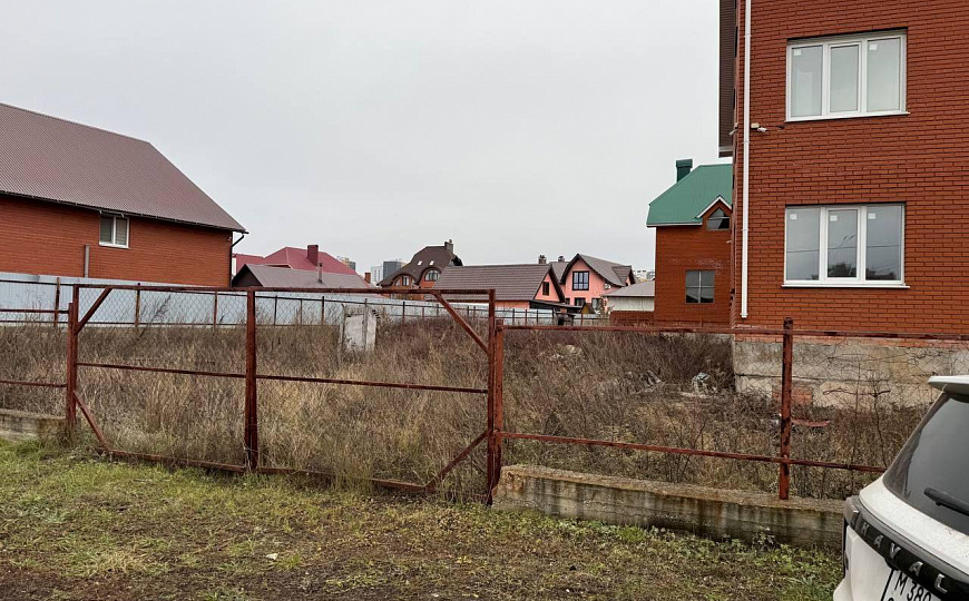 Здание на красной линии фото