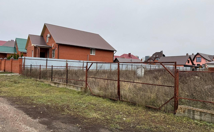 Здание на красной линии фото