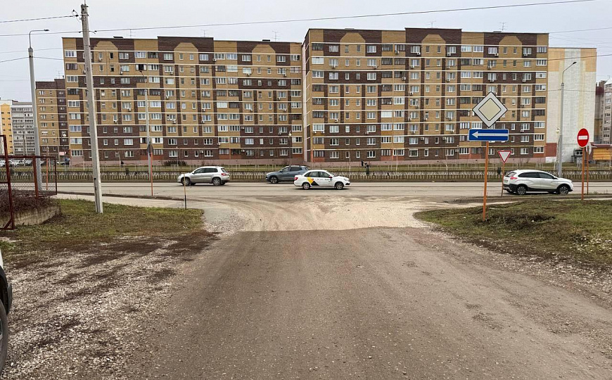 Здание на красной линии фото